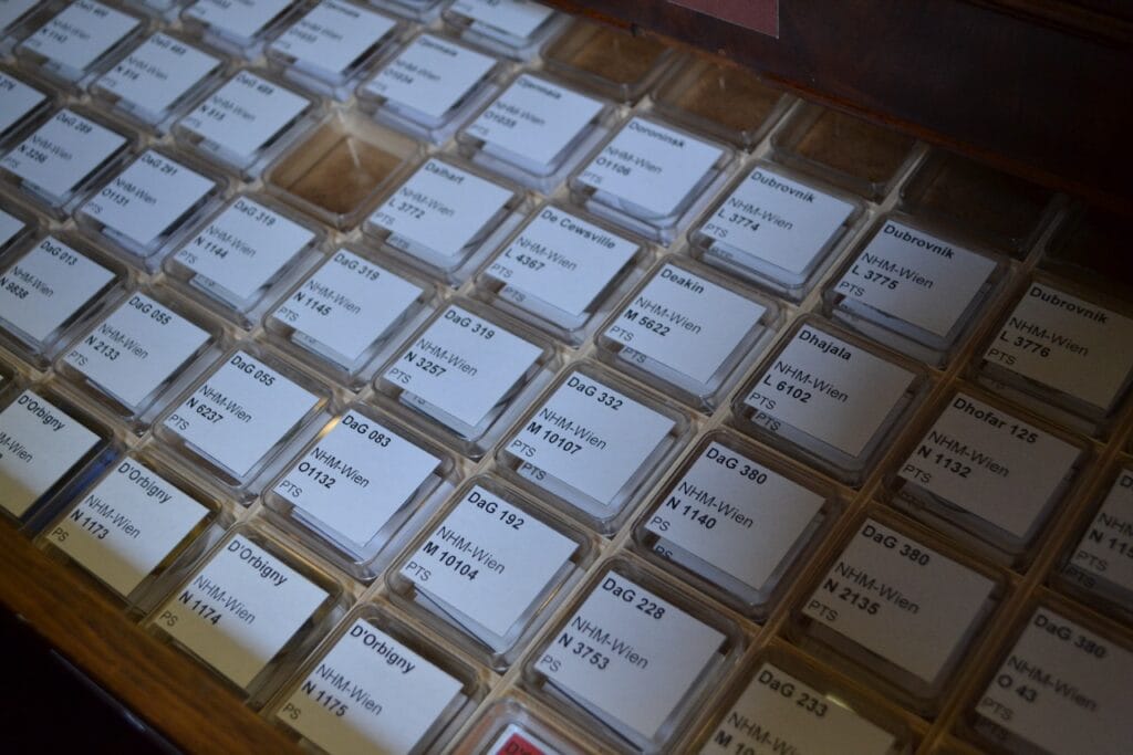 saharagems meteorite collection museum vienna 9