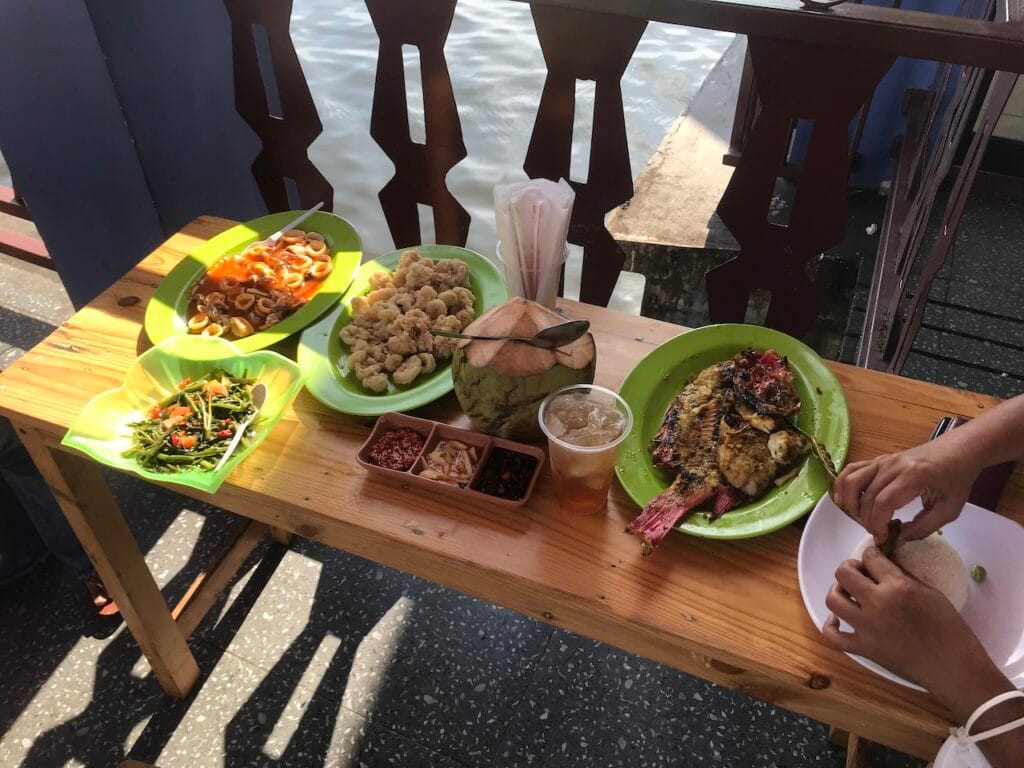 saharagems ocean villa family srau indonesian food seafood 1