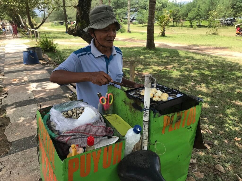 saharagems ocean villa family srau indonesian food seafood 17