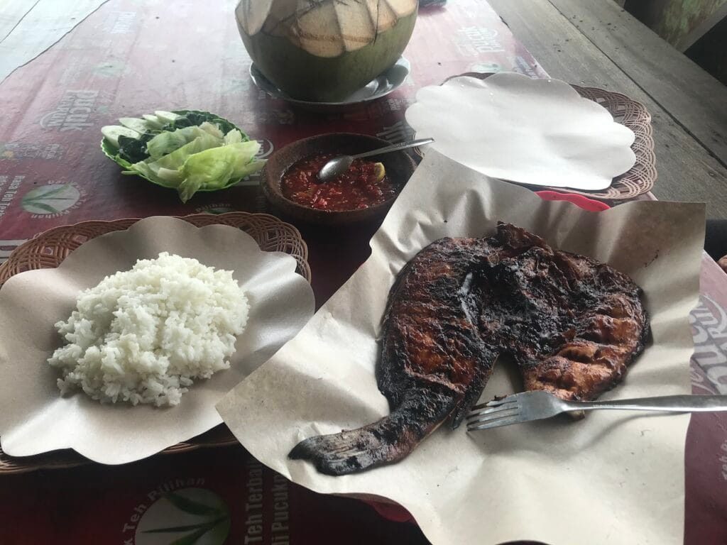 saharagems ocean villa family srau indonesian food seafood 7