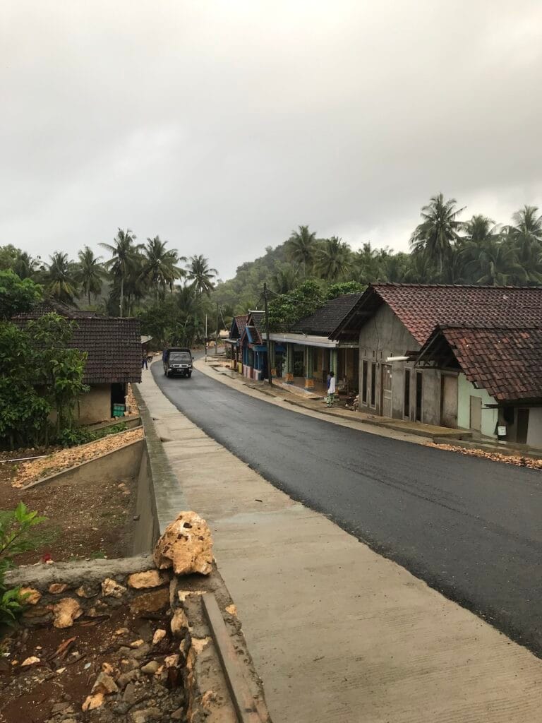 saharagems ocean villa family srau village life java 14