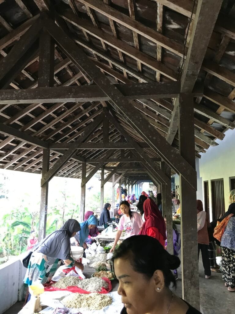 saharagems ocean villa family srau village life java 24